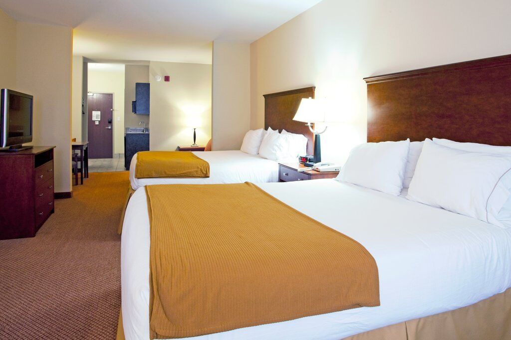 Holiday Inn Express & Suites Quincy I-10 By Ihg Eksteriør bilde
