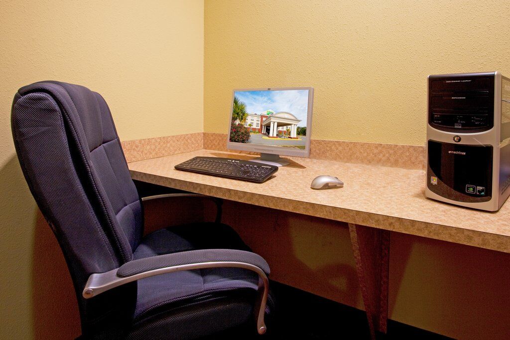 Holiday Inn Express & Suites Quincy I-10 By Ihg Eksteriør bilde