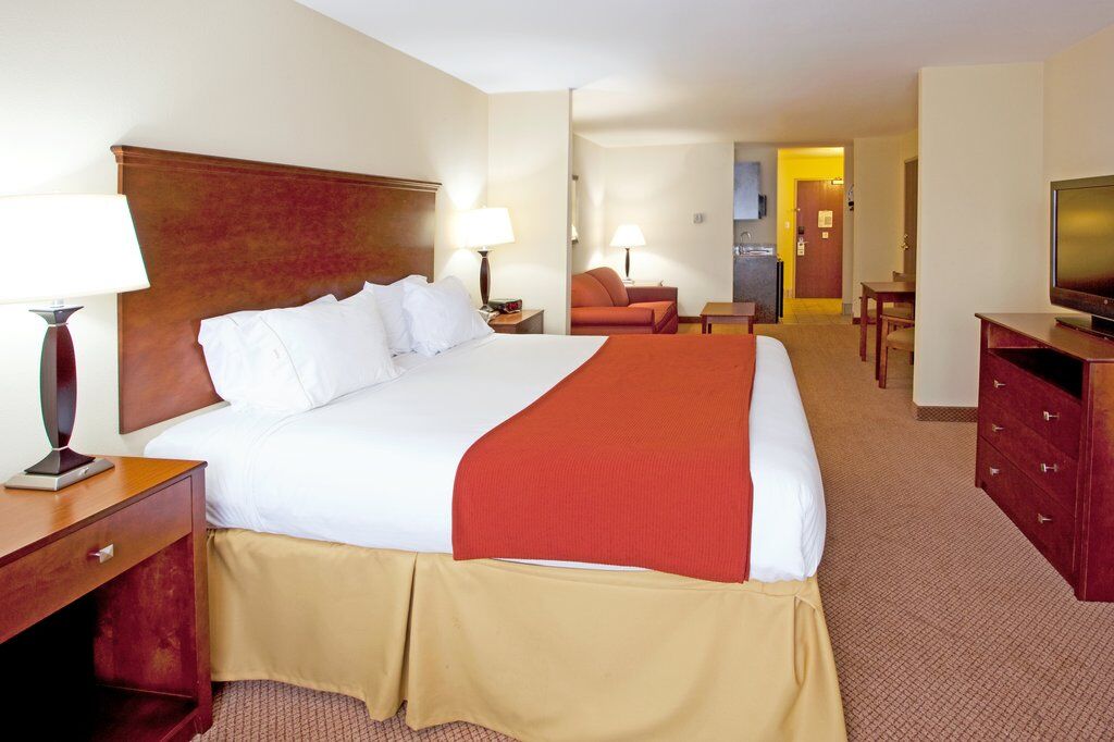 Holiday Inn Express & Suites Quincy I-10 By Ihg Eksteriør bilde